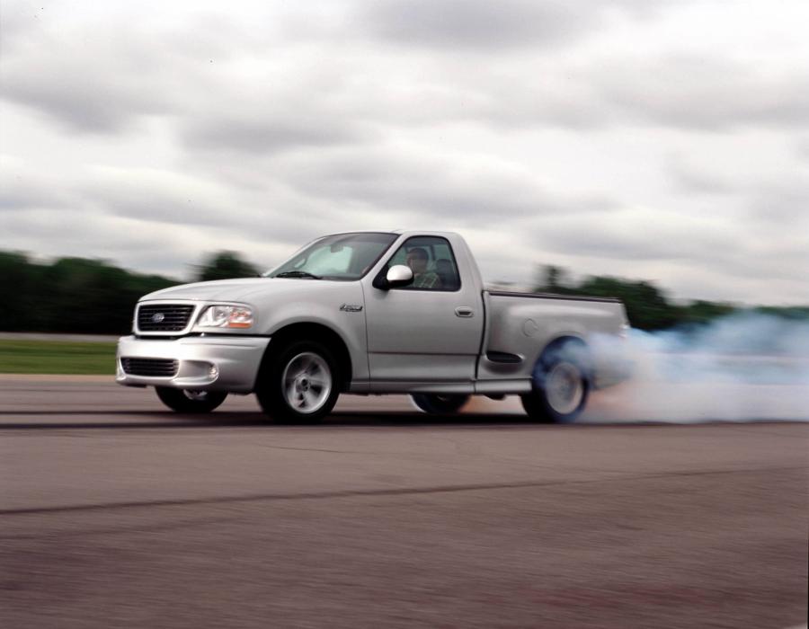  Ford F-150 SVT Lightning 2001 года  (фото 21 из 33)
